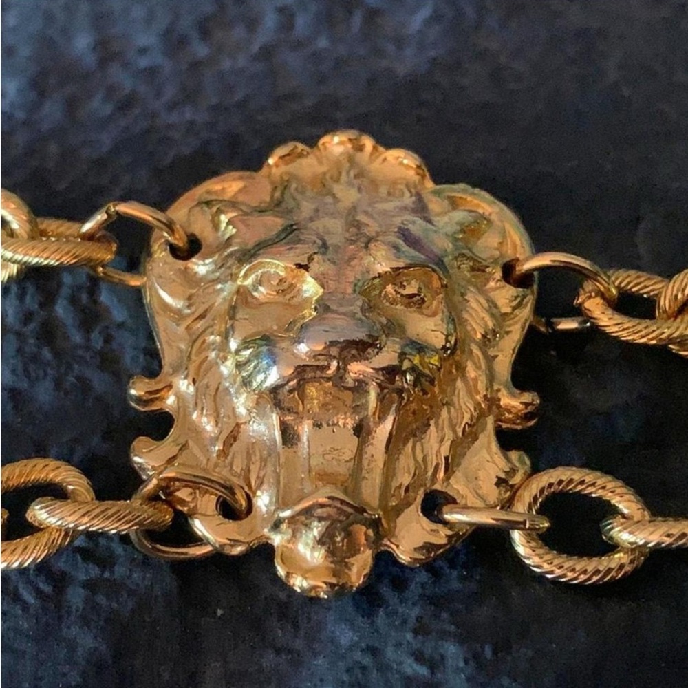 "Just a Roar Away " vintage Gold Chain Belt - Picture 4 of 7